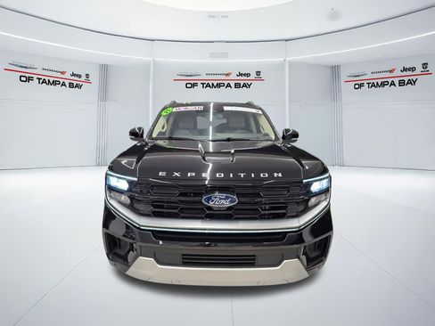 Used 2025 Ford Expedition Max Platinum AWD/4WD image 8
