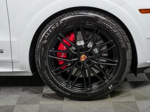 New 2026 Porsche Cayenne GTS AWD/4WD image 40
