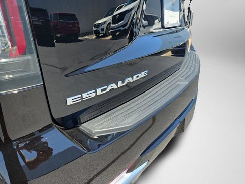 Used 2024 Cadillac Escalade Premium Luxury AWD/4WD image 47