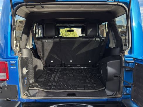 Used 2014 Jeep Wrangler Unlimited Sahara image 11