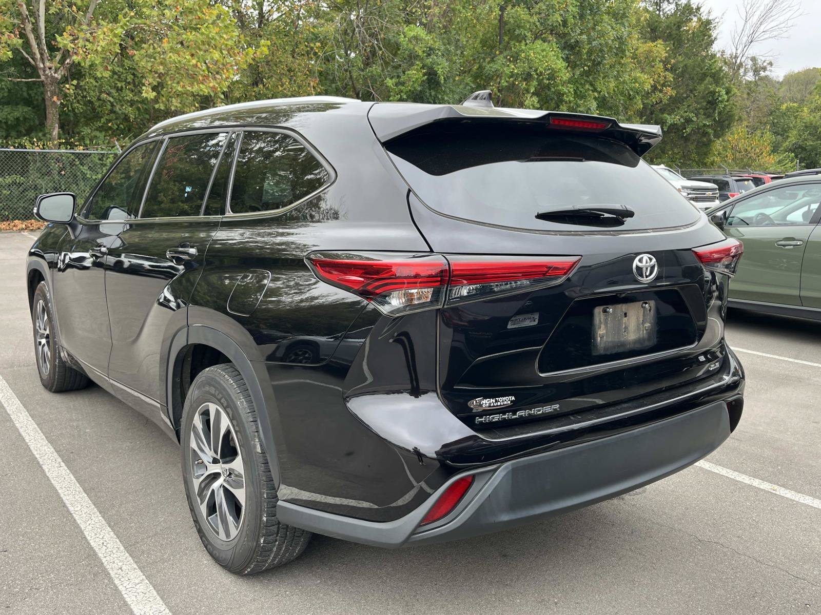Used 2022 Toyota Highlander XLE FWD image 13