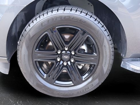 Used 2020 Ford Expedition XLT w/ Equipment Group 202A RWD image 9