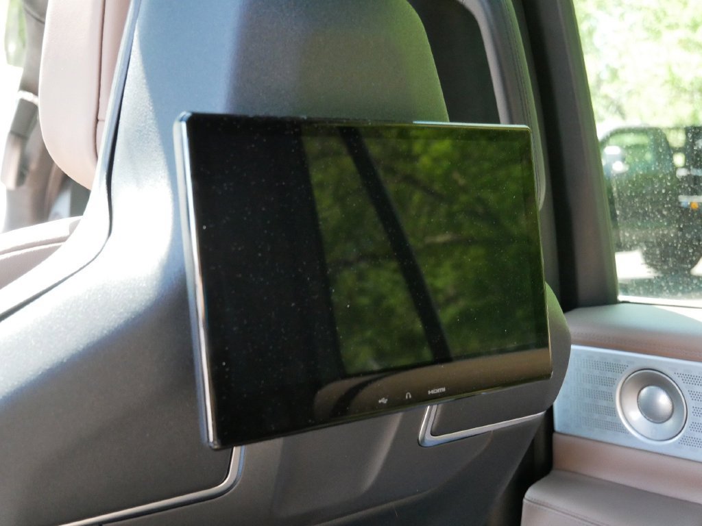 Used 2022 Chevrolet Suburban Premier AWD/4WD image 23