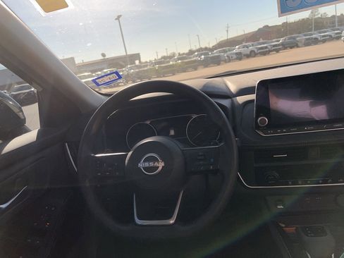 Certified 2024 Nissan Rogue SV image 17