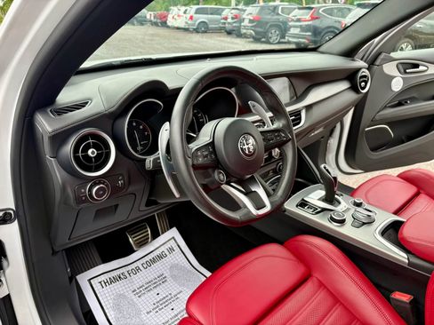 Used 2022 Alfa Romeo Stelvio Veloce AWD/4WD image 18