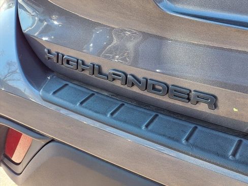 Used 2022 Toyota Highlander L image 30