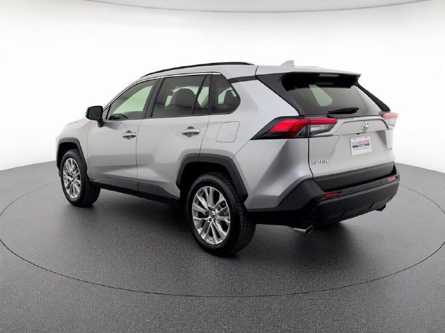 Used 2019 Toyota RAV4 XLE Premium w/ Advanced Technology Package FWD image 3