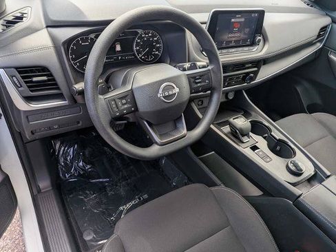 Used 2025 Nissan Rogue S AWD/4WD image 2