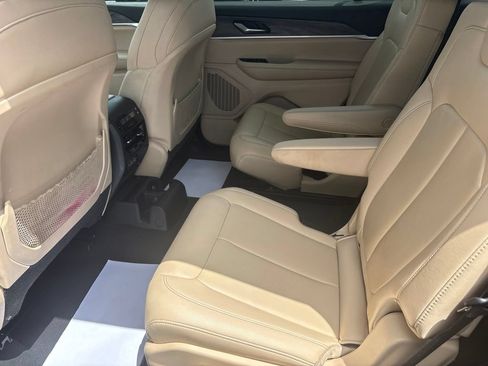 Used 2023 Jeep Grand Cherokee L Limited AWD/4WD image 30