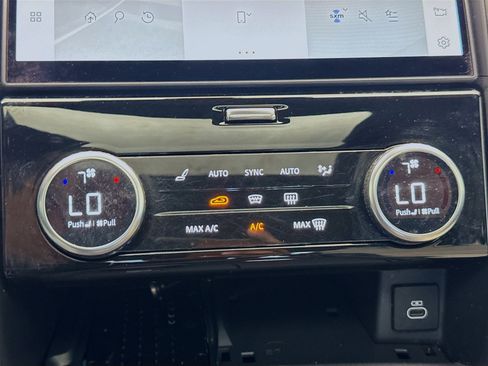 Used 2021 Land Rover Discovery S R-Dynamic image 10