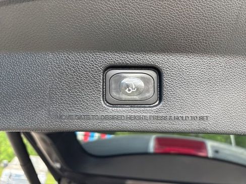 Used 2016 Ford Explorer XLT w/ Equipment Group 202A AWD/4WD image 23