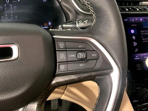 Used 2025 Jeep Grand Cherokee L Limited w/ Luxury Tech Group II AWD/4WD image 19
