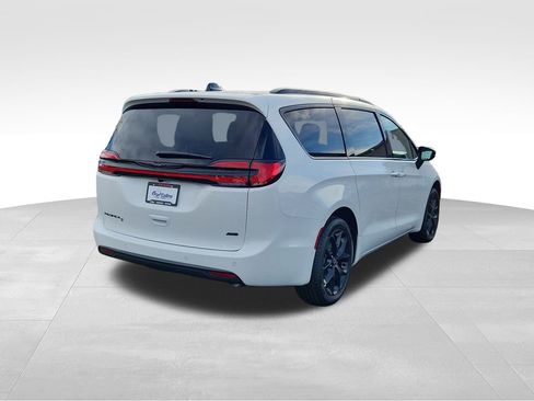New 2026 Chrysler Pacifica Select w/ S Appearance Package image 5