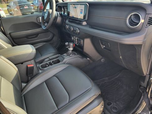 Used 2024 Jeep Gladiator Sport image 9