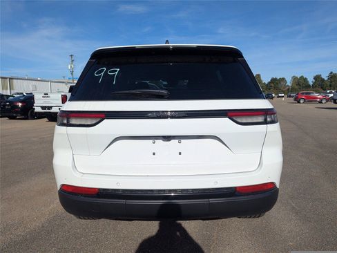 New 2025 Jeep Grand Cherokee Altitude RWD image 4