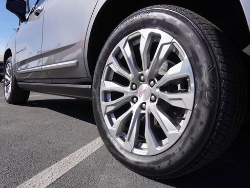 Used 2021 GMC Yukon Denali w/ Denali Premium Package image 6