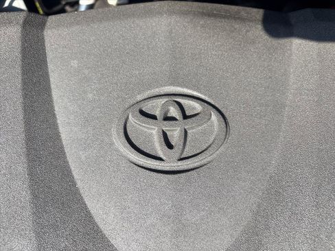 Used 2023 Toyota Sienna XLE image 6