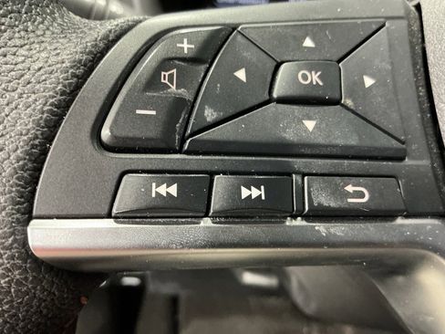 Used 2024 Nissan Kicks SR image 9