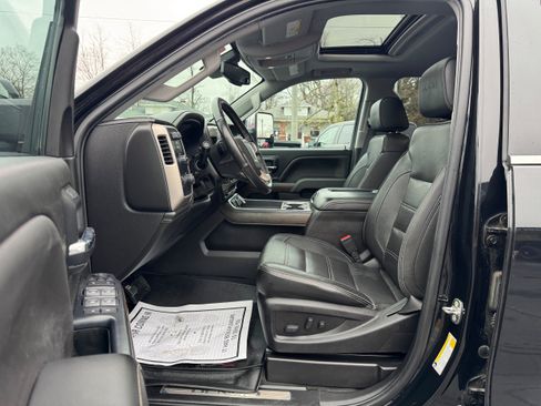 Used 2019 GMC Sierra 2500 Denali w/ Duramax Plus Package AWD/4WD image 10