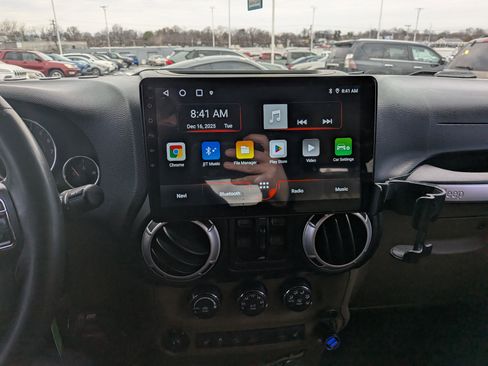 Used 2013 Jeep Wrangler Unlimited Sahara image 19