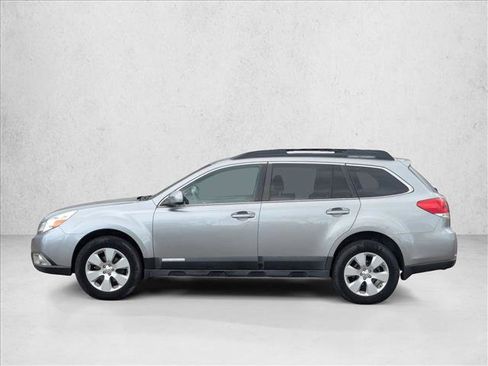 Used 2010 Subaru Outback 2.5i Limited image 6