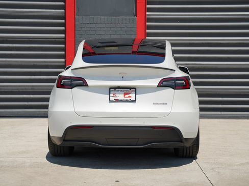 Used 2022 Tesla Model Y Performance AWD/4WD image 12