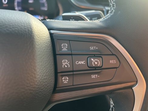 New 2025 Jeep Grand Cherokee Altitude image 25