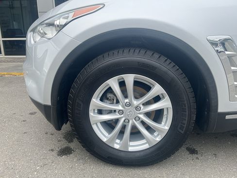 Used 2017 INFINITI QX70 2WD w/ Premium Package image 3