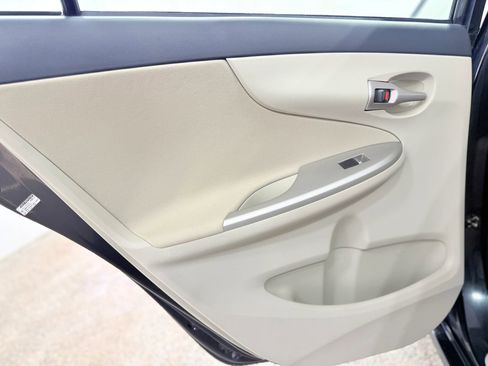 Used 2011 Toyota Corolla LE image 32