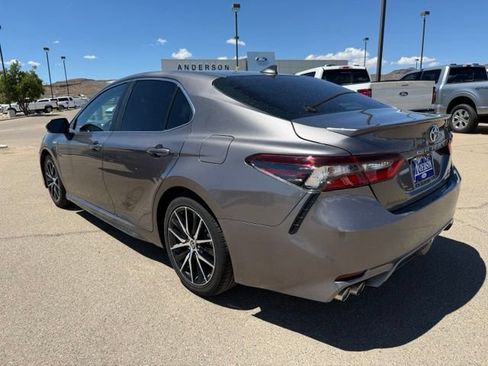Used 2021 Toyota Camry SE w/ Audio Upgrade Package FWD image 9
