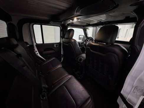 Used 2021 Jeep Gladiator Mojave w/ Cold Weather Group image 23