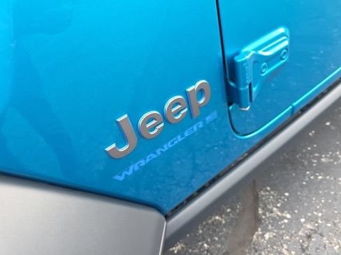 Used 2024 Jeep Wrangler Unlimited AWD/4WD image 10