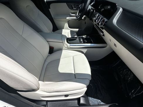 Certified 2025 Mercedes-Benz GLA 250 4MATIC image 15