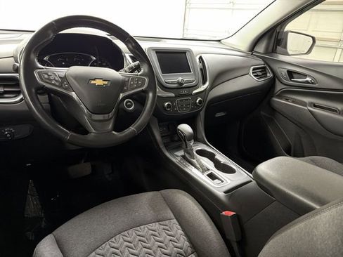 Used 2022 Chevrolet Equinox LT w/ Driver Convenience Package image 18
