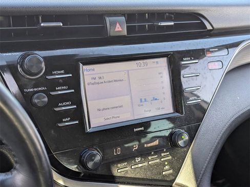 Used 2020 Toyota Camry image 24