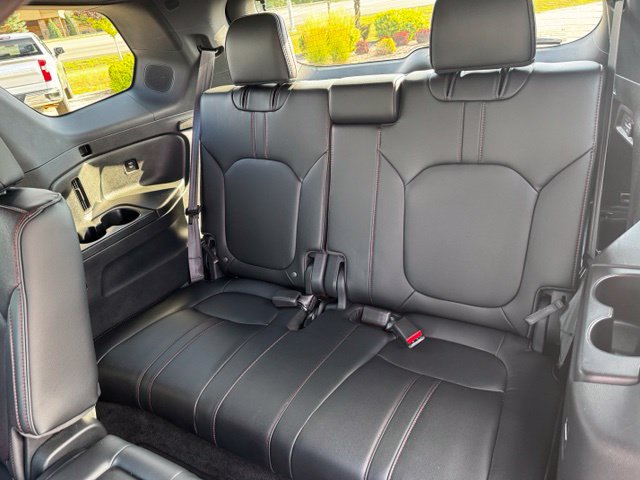 Used 2025 Honda Pilot Black Edition image 13