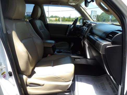 Used 2014 Toyota 4Runner SR5 AWD/4WD image 12