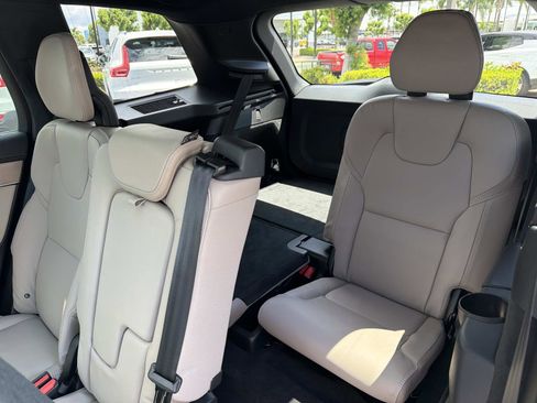 New 2026 Volvo XC90 T8 Ultra w/ Lounge Package AWD/4WD image 18