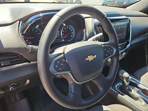 Used 2023 Chevrolet Traverse LT FWD image 11
