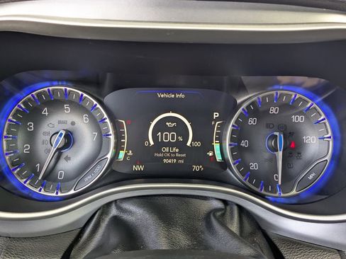 Used 2021 Chrysler Pacifica Touring w/ S Appearance Package image 25