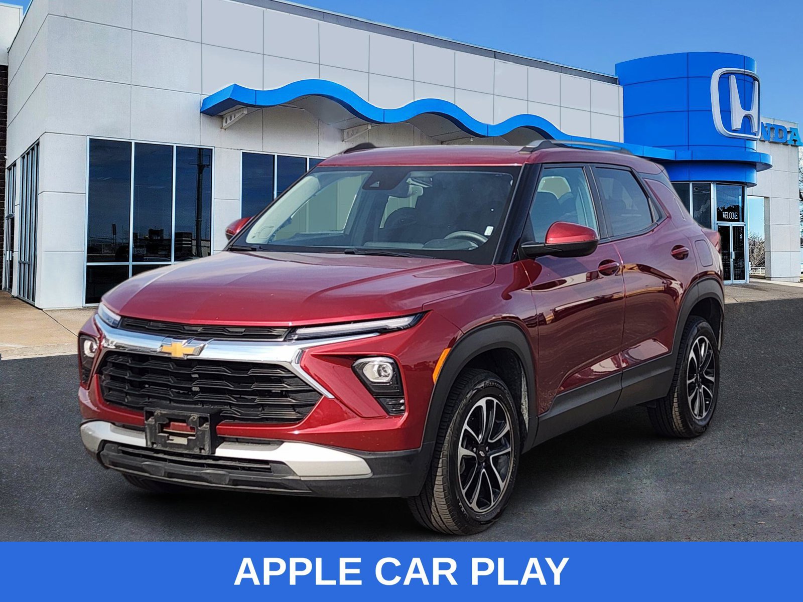Used 2024 Chevrolet TrailBlazer LT AWD/4WD image 2