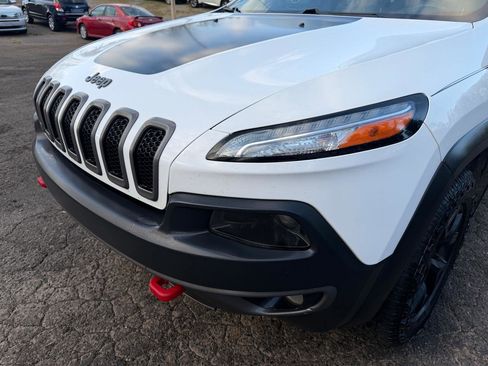 Used 2015 Jeep Cherokee Trailhawk w/ Comfort/Convenience Group image 9