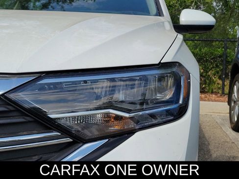 Used 2024 Volkswagen Jetta SE w/ Panoramic Sunroof Package FWD image 2