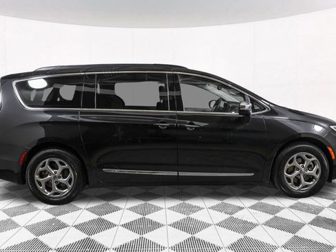 Used 2023 Chrysler Pacifica Limited image 12