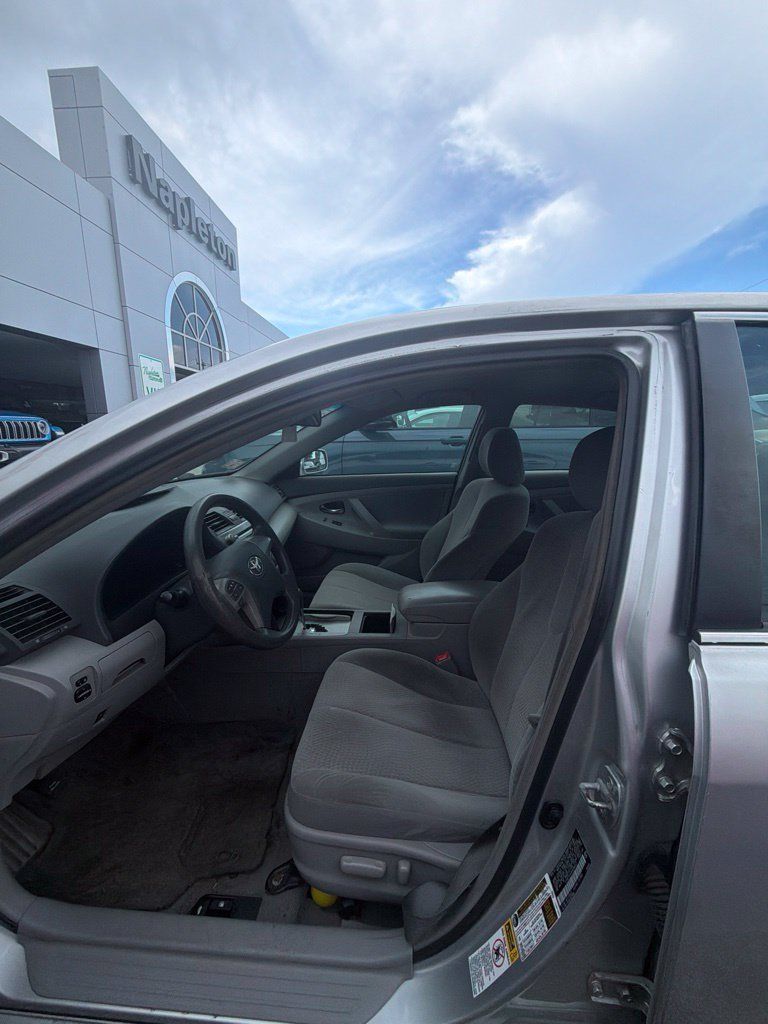 Used 2011 Toyota Camry LE FWD image 7