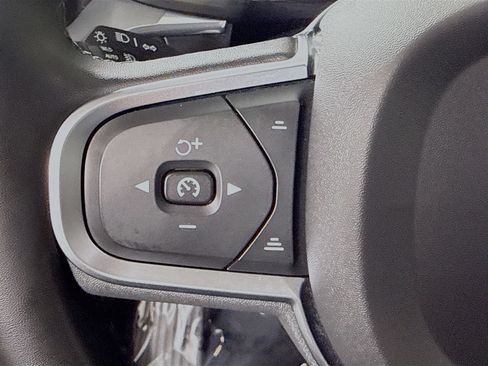 Used 2023 Volvo XC60 B5 Core FWD image 14