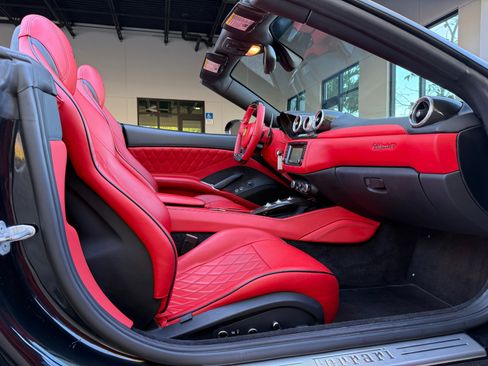 Used 2016 Ferrari California T RWD image 28