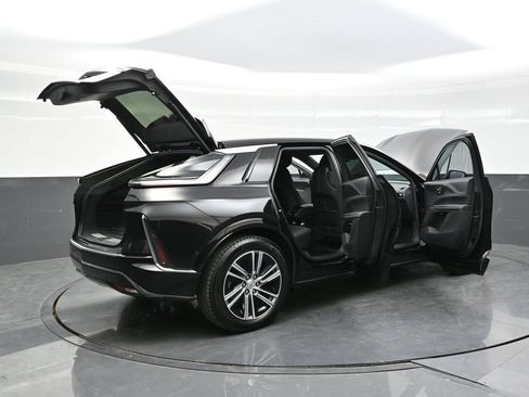 Certified 2024 Cadillac Lyriq Luxury AWD/4WD image 40