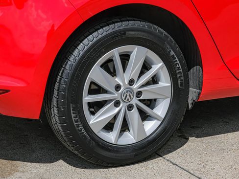 Used 2015 Volkswagen Golf SE image 46