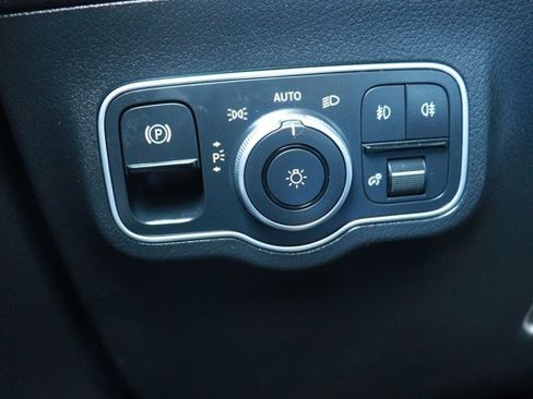 Used 2025 Mercedes-Benz GLA 250 image 28
